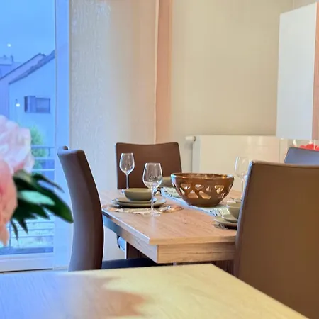 Modern Comfort 2 Bedroom W Balcony&parking-mam1 Apartment